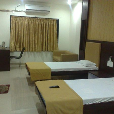 Hotel Sangram Palace Shirur 外观 照片
