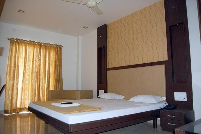 Hotel Sangram Palace Shirur 外观 照片